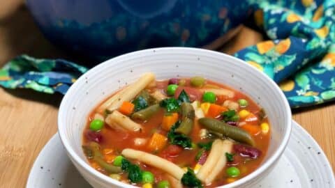Easy 1-Pot Minestrone Soup (vegan & vegetarian)