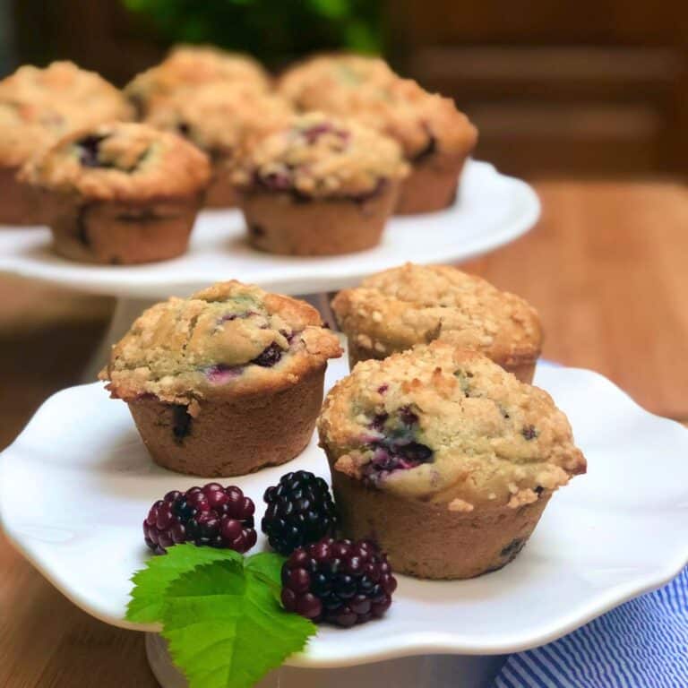 Blackberry Muffins (vegan) with Crumble Topping - The Carrot Underground🥕